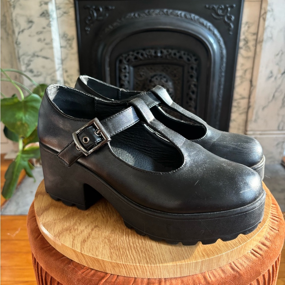 Women’s Size 9 Sedai platform Mary Janes